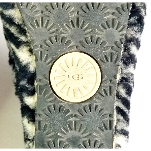 UGG Fluff Yeah Slide Black White Zebra Slipper Sandal Sz 5 36 Sheepskin Fur - Picture 13 of 14